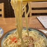 Okinawa Cuisine Honba Awamori Kariyushi - 沖縄から直送している沖縄そばの麺