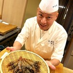 Kouraku Zushi Yasumitsu - 大将、テレビにもいっぱい出てるから、カメラ慣れし過ぎ(^^)