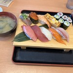 Numazu Uogashi Zushi Nagarezashi Fujinomiya Ten - この盛り合わせも美味しそう！