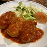 Kitchen Matsumoto - ビーフクリームコロッケ1350円。トロトロの中身が最高に美味しい！トマトソースも美味しさを引き上げてます。