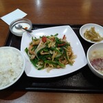 Aji no Sato - 豚肉細切りとピーマン炒め定食 900円 ご飯大盛 無料