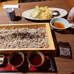 Sushi to Yamagata Soba Kabuki Rakushisu Furonto Ten - 