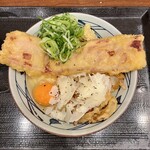 Marugame Seimen Kyubikkupuraza ShinYokohama Ten - カルボナーラうどんに、生姜と刻みネギ、トッピング