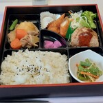 Sapporo Shi Teine Kuyakusho Shokudo - 本日のおすすめ弁当の待望のアップ図…これで、650円ナリ!…ビューティフルなヒューマンで、ライフとぉ…。