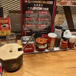 Ramen Zundouya Matsubara Tenbigado Ten - 味変部隊　※胡麻に、おろしニンニク、どちらも使用