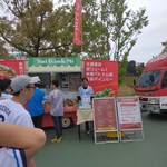 Yui Banh Mi Seibu Dome Gurume Wagon - 店頭。オーダー受付のおねえさんは店舗勤務とかで、初見のおにいさん(ベト人）だった