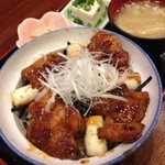 Yuragi no Sato - 入浴ランチ１，０００円（日帰り入浴料込）の鶏とネギの照り焼き丼