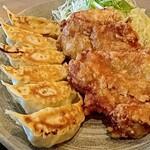 Saitama Tanmen Yamada Taro Kumagayaharashima Ten - ギョウカラ定食は、餃子が6つに唐揚げ2つ