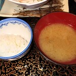 Sukayu Onsen Ryokan - 温かいのはご飯と味噌汁