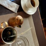 Cafe Eikoku Kan - ホットコーヒーとアイスコーヒー