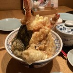 魚武 - 海老が立っている迫力の天丼