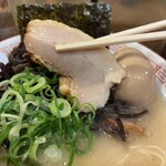 長浜ラーメン フクフク - チャーシューリフト。