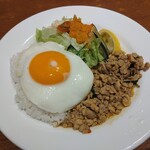 Denny's Kemigawa Ten - 鶏肉のバジル炒めごはん（1034円）