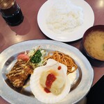 Kitchen Kiku - ♪今日のランチ¥500 味噌汁¥50
                        ロールキャベツとチーズ入りちくわフライ