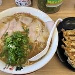 Ramen Yokozuna Kumiyama Ten - ラーメン（大） ＆ 黒豚餃子