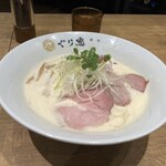 Guri Tora Home Made Noodle Ion Moru Nagoya Domu Mae Ten - 海老ぽたラーメン