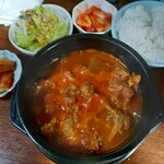 Furusato - 牛すじ煮込み定食(ご飯、３皿の副菜付き)1300円(税込)
                      牛すじトロトロに煮込まれていてスープも目茶苦茶美味い！
                      ※ご飯にスープをかけるのではなく、スープにご飯沈めながら食べるのが韓国流！お試しあれ