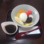 Kanmidokoro Iidaya - クリームあんみつ800円税込　地元の天草を使ってるそうです　写真だとサイズ感があまり伝わらないかも知れませんが、中丼サイズの器です。