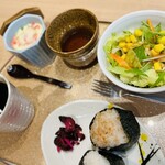 Ikeshita Cafe Hanagoyomi - ホットコーヒー480円でこのボリューム！