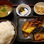 魚と旬の料理 まる - 焼魚定食