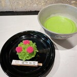 鶴屋吉信 - 岩根つつじと抹茶