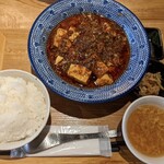 Chuka to Sengyo to Washu no Mise Edobori Nagomiya - 四川麻婆豆腐定食