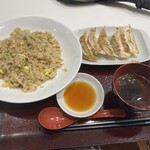 Xi'an Gyoza Neopasa Shizuoka Uri Ten - 秘伝タレの炒飯餃子セット980円