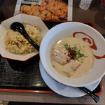 Hakata Tonkotsu Ramen Marusen Ikawadanihonten - ラーメン(白)とチャーハン(並)