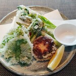 The Flats. Restaurant/Bar - 季節野菜のフリット(900円)