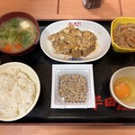 Taishu Shokudo Handaya Higashiguchi Bibi Ten - カツ煮、切干大根、納豆、生たまご、めし(ミニ)、ハーフ豚汁