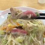 Ringer Hut Narita Yuaerumu Ten - 野菜や豚肉たっぷりの野菜あんの長崎皿うどんです。