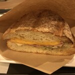 ST-MARC CAFE Sapporurutorowaten - ハムチーズホットサンド