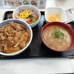 Yoshinoya Ichi Ni Yon Gosen Kashima Ten - 牛丼(並)つゆだく 468円、生野菜サラダ・とん汁セット 338円、玉子 96円 ♪