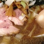 Sugoi Niboshi Ramen Nagi Shinjuku Golden Gai Ten Honkan - 特製煮干しのアップ