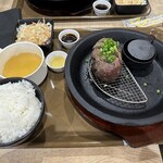 極味や - 料理写真:ハンバーグ、ライス大