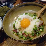 Seafood Izakaya Yoshimaru - ・バクダン
                        納豆と刺身を混ぜて頂く料理なんですけど、とろろまで入っていてトロトロ！
                        海苔で巻いて食うと目茶苦茶美味しい♪
                        トロタクも美味かったけど、どっち頼むか悩むな〜。