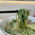 Italian Dining bar Miracolo - 生海苔が絡む麺。チャーシューは固くてイマイチ。