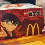 McDonald's Akabaneapireten - 期間限定のチキンタツタが格納されたパッケージには人気アニメである少年コナンがカラー印刷されている。僕の世代でコナンと言ったらコナンザグレートしか頭に浮かばないが、果たして、、、