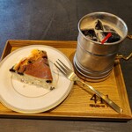 411cafe - チーズケーキと４１１ブレンドコーヒーのアイス