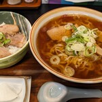 Shanghai - 中華そば　半チャーシュー丼