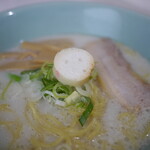 やさしい、とんこつ 麺 かまくら  - 料理写真: