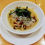 Gusto Hiroshima Yaga Ten - シラスと九条ネギのだし醤油パスタ