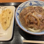 Marugame Seimen Himeji Esuatan - 肉うどん、レンコン天。