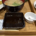 Tonkatsu Umeda - ソースと岩塩