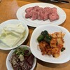 Yakiniku Yacchan Nagoya Sakuradori Kuya Ten - 上タン塩　キムチ盛り　ココロ刺し
                