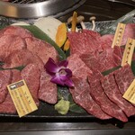 Kuroge Wagyu Yakiniku Gaisenmon Takashina Ten - 黒毛和牛の盛合せA