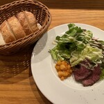 Le Comptoir de Champagne Pan Shokudo - バケット、サラダ