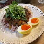 NIVAL - 4種豆と香味野菜の特製キーマカレー