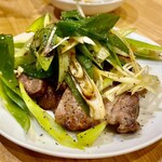 Katsugiya - 良い肉が入ったんで勿体ないけど叉焼にしたそうですがそれを九条葱と炒めるなんて最高です