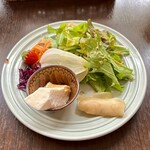 AMERI - いつも美味しいランチサラダ
                        冷奴が食満豆腐に戻った！あらためてこの豆腐は美味しいと思う。